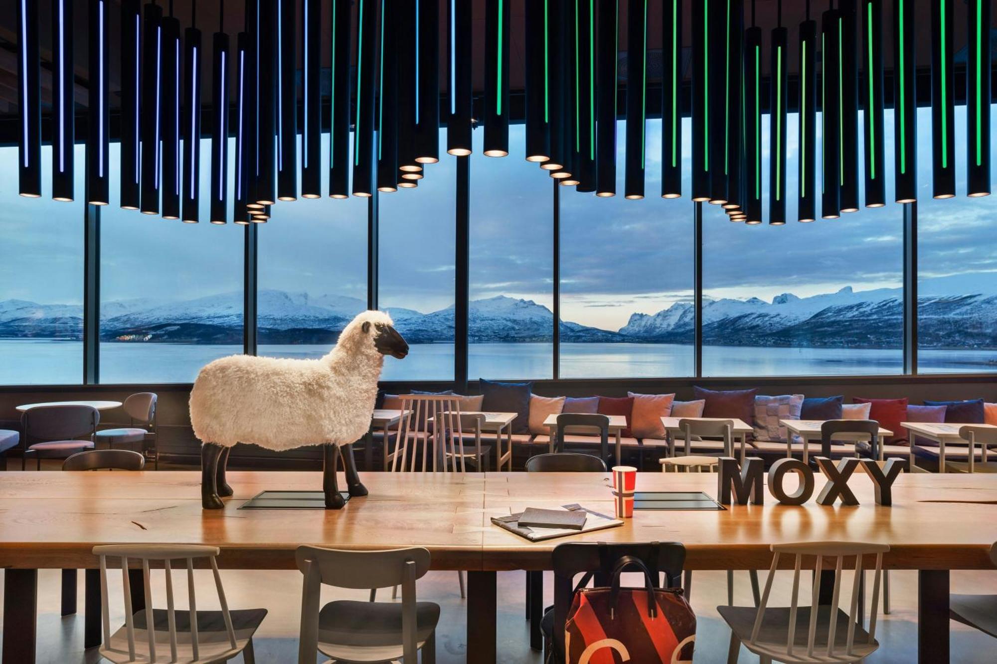 Moxy Tromso Hotel Exterior foto
